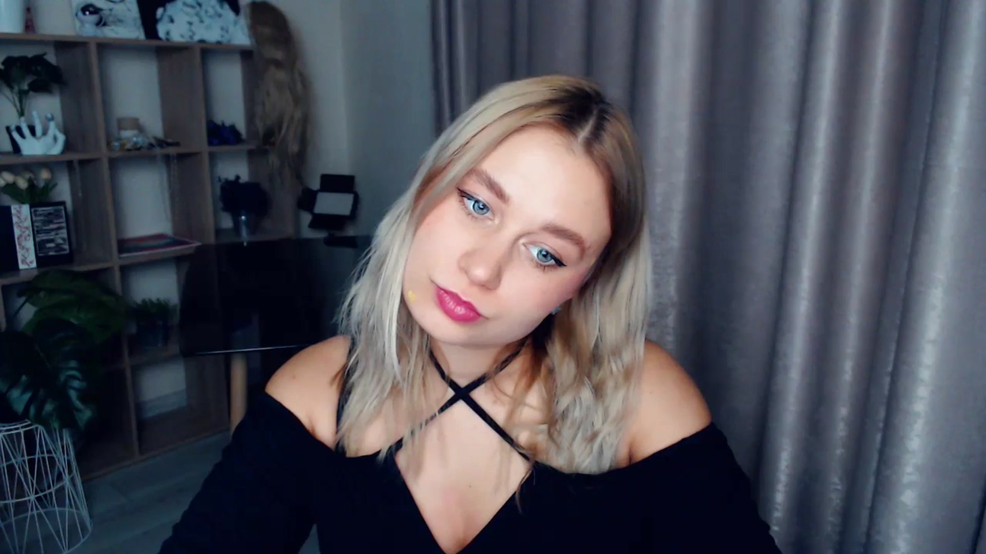 Gallery image thumbnail from Kukla_kolduna's myfreecams stream on, 12/26/2025, 19:01 image 16 of 20