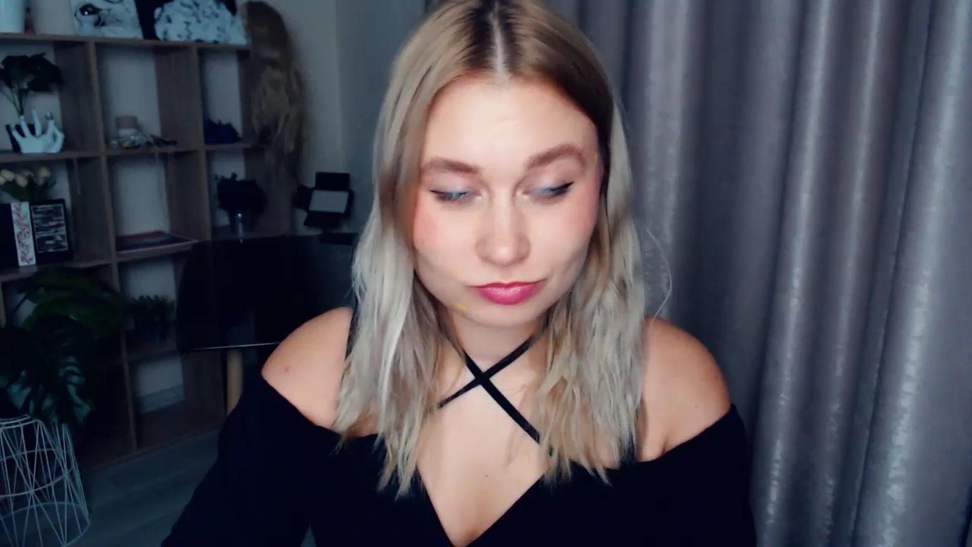 Gallery image thumbnail from Kukla_kolduna's myfreecams stream on, 12/26/2025, 19:01 image 4 of 20