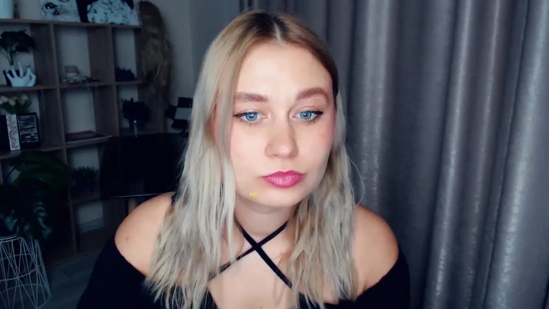 Gallery image thumbnail from Kukla_kolduna's myfreecams stream on, 12/26/2025, 19:01 image 3 of 20