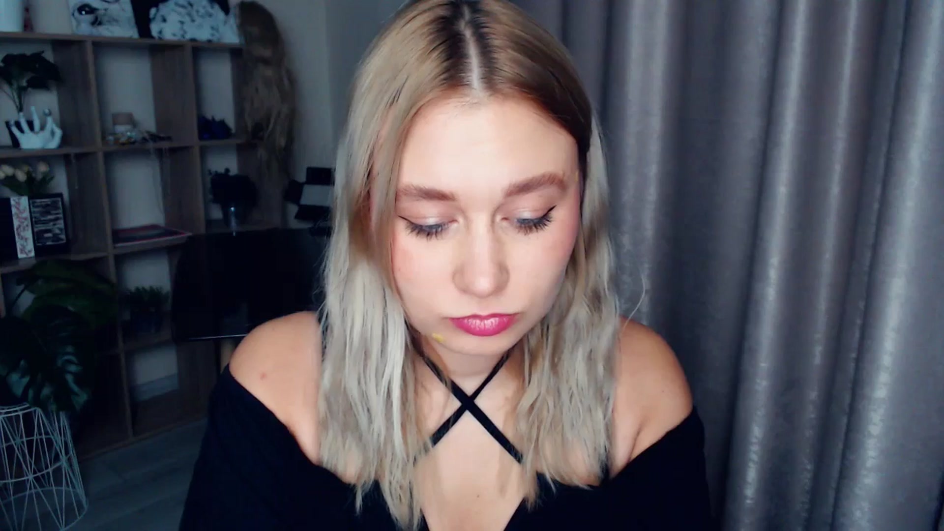 Gallery image thumbnail from Kukla_kolduna's myfreecams stream on, 12/26/2025, 19:01 image 2 of 20