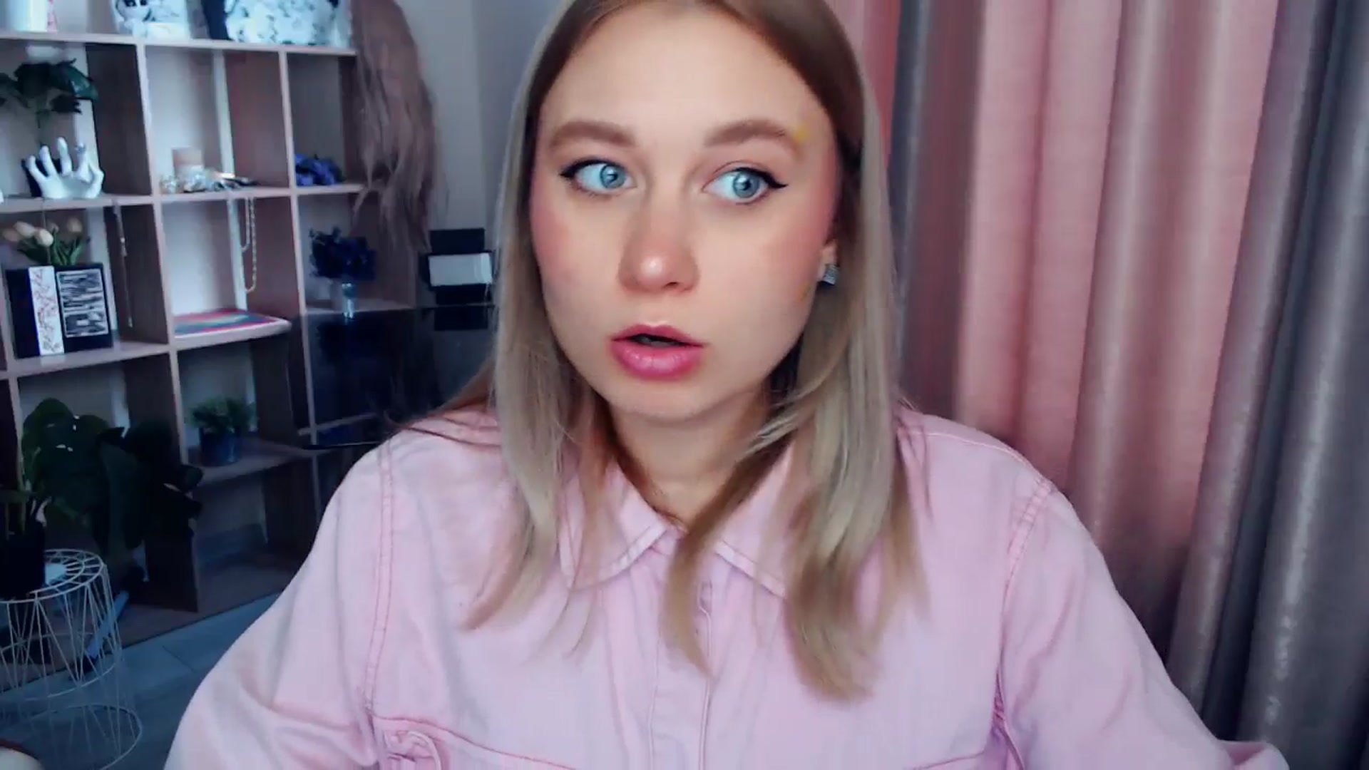 Gallery image thumbnail from Kukla_kolduna's myfreecams stream on, 12/28/2025, 09:14 image 5 of 20