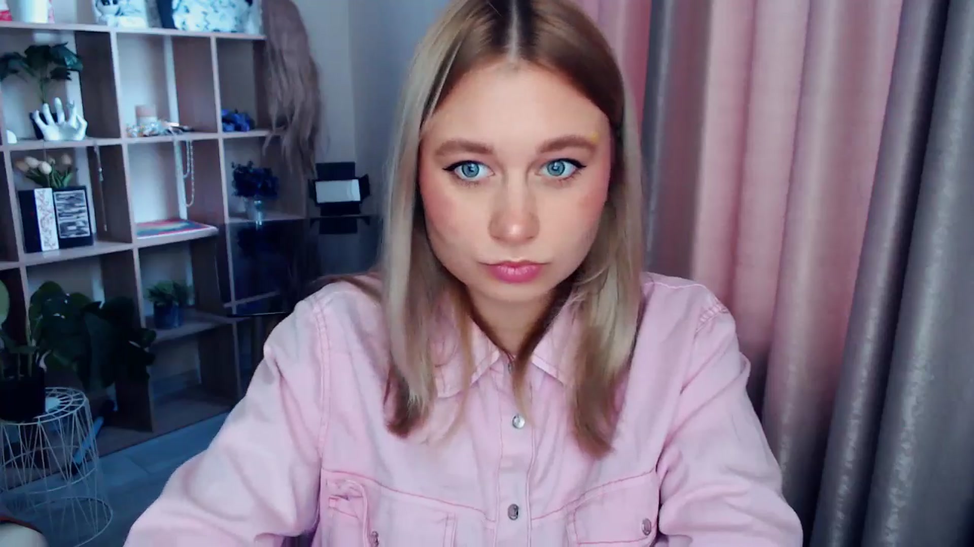 Gallery image thumbnail from Kukla_kolduna's myfreecams stream on, 12/28/2025, 09:14 image 9 of 20