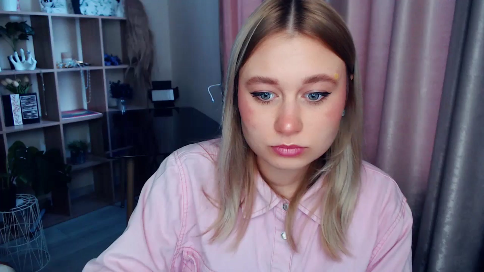 Gallery image thumbnail from Kukla_kolduna's myfreecams stream on, 12/28/2025, 09:14 image 7 of 20