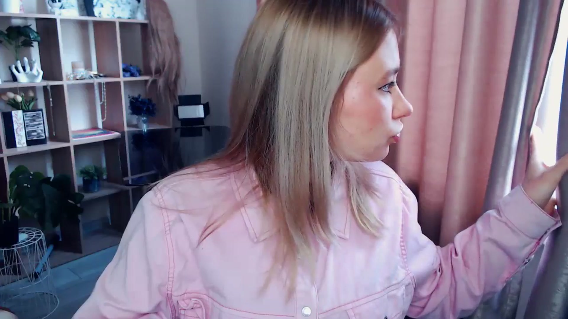 Gallery image thumbnail from Kukla_kolduna's myfreecams stream on, 12/28/2025, 09:14 image 4 of 20