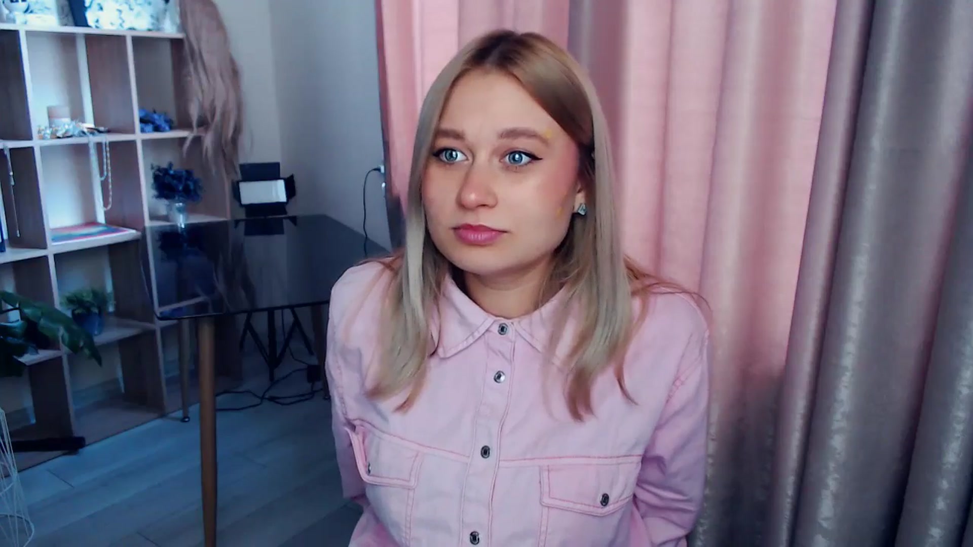 Gallery image thumbnail from Kukla_kolduna's myfreecams stream on, 12/28/2025, 09:45 image 12 of 20