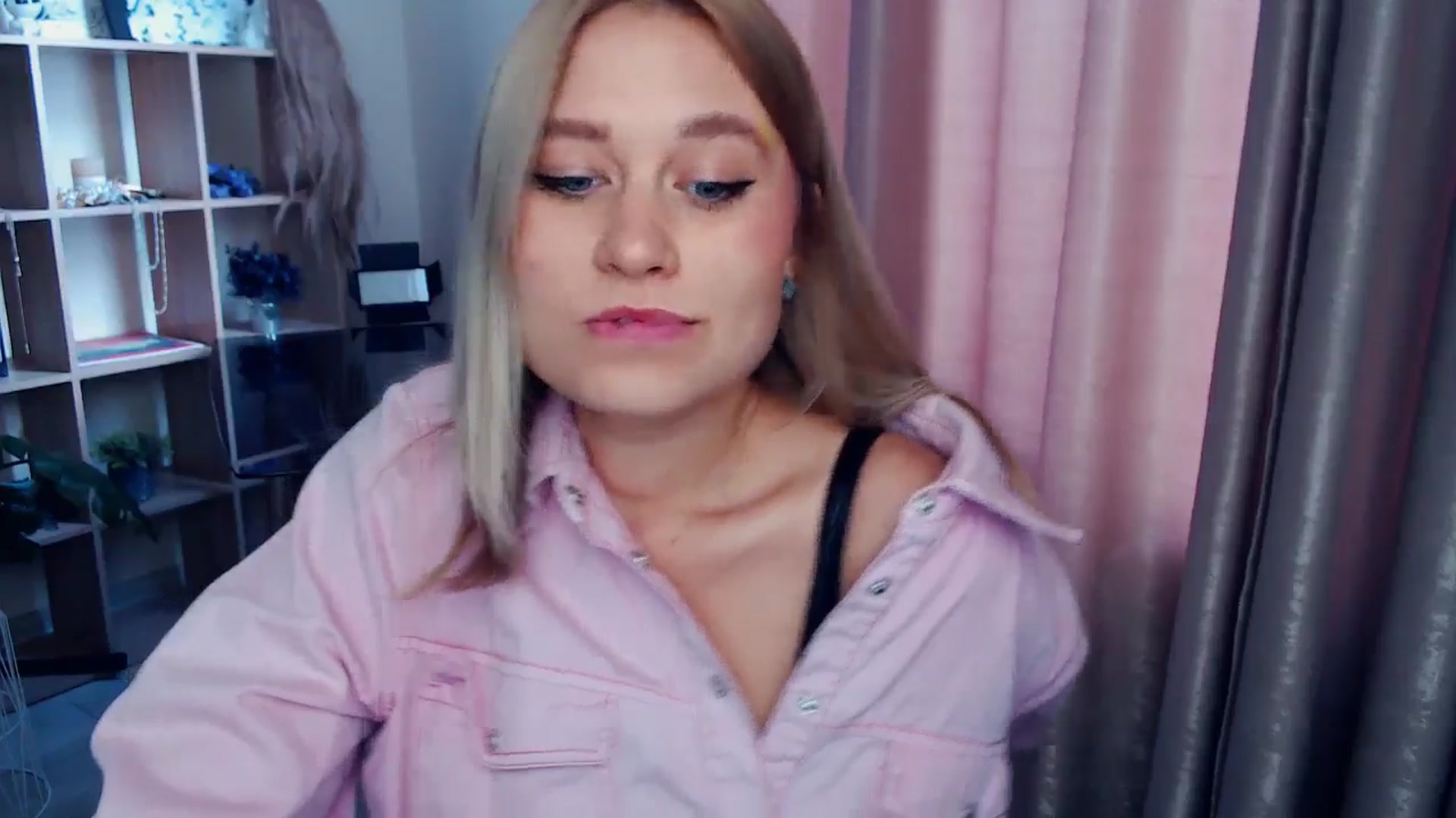 Gallery image thumbnail from Kukla_kolduna's myfreecams stream on, 12/28/2025, 11:38 image 7 of 20