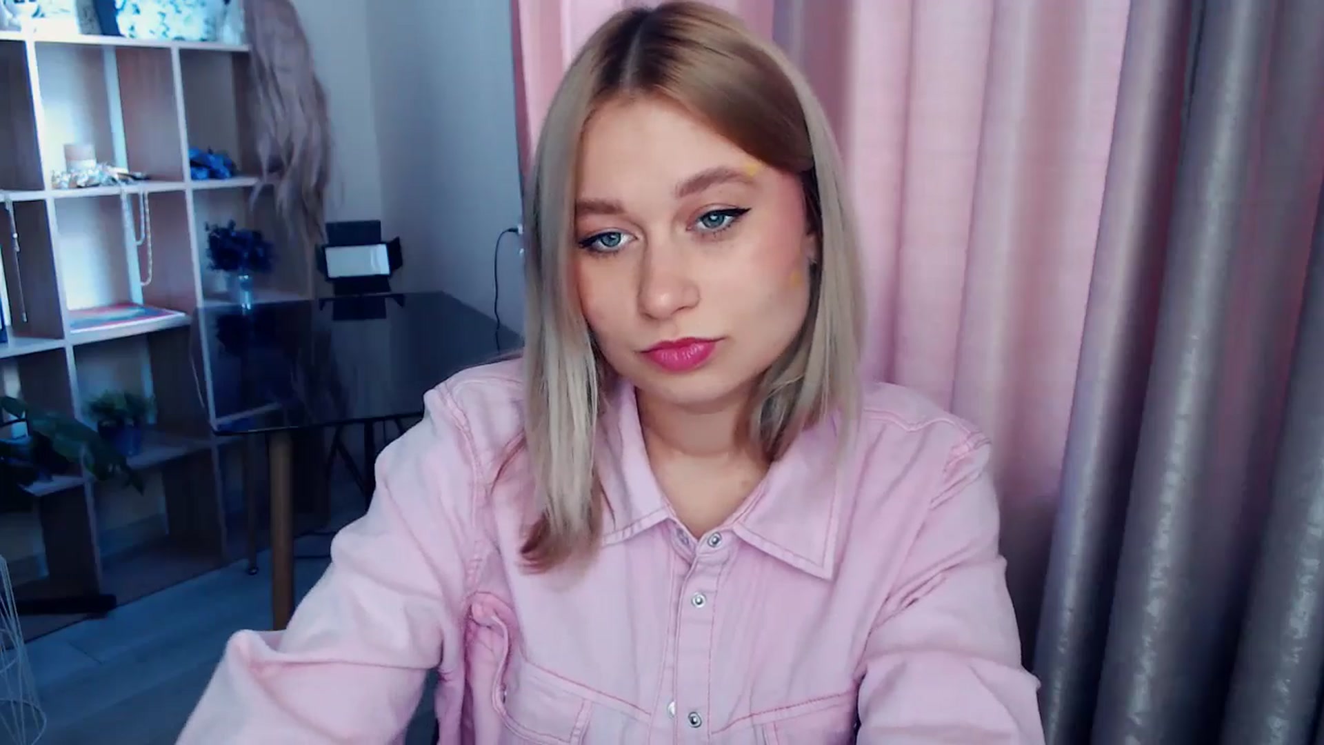 Gallery image thumbnail from Kukla_kolduna's myfreecams stream on, 12/28/2025, 11:38 image 8 of 20