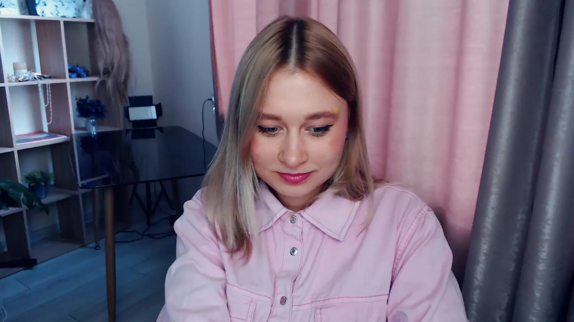 Gallery image thumbnail from Kukla_kolduna's myfreecams stream on, 12/28/2025, 11:58 image 16 of 20