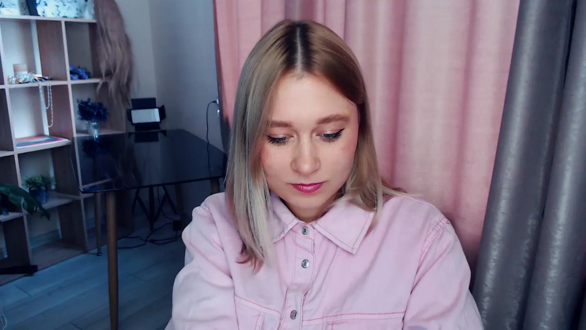 Gallery image thumbnail from Kukla_kolduna's myfreecams stream on, 12/28/2025, 11:58 image 18 of 20