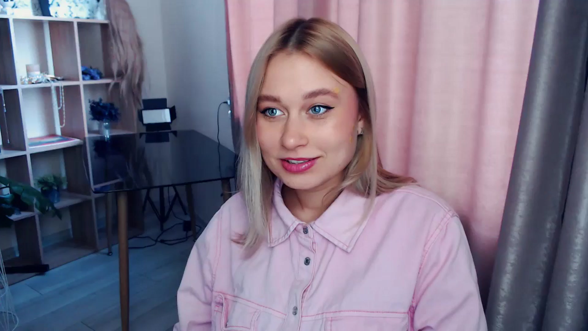 Gallery image thumbnail from Kukla_kolduna's myfreecams stream on, 12/28/2025, 11:58 image 12 of 20