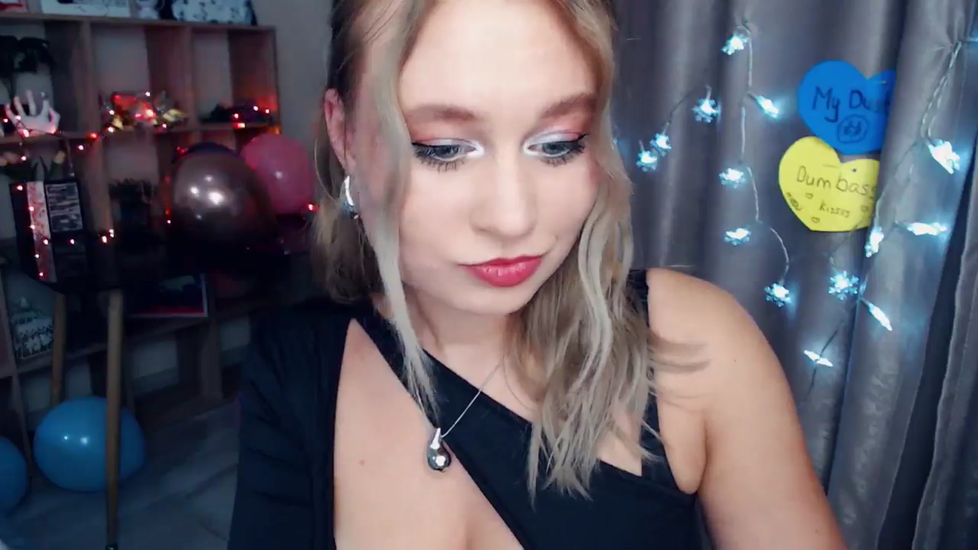 Gallery image thumbnail from Kukla_kolduna's myfreecams stream on, 12/31/2025, 23:17 image 2 of 20