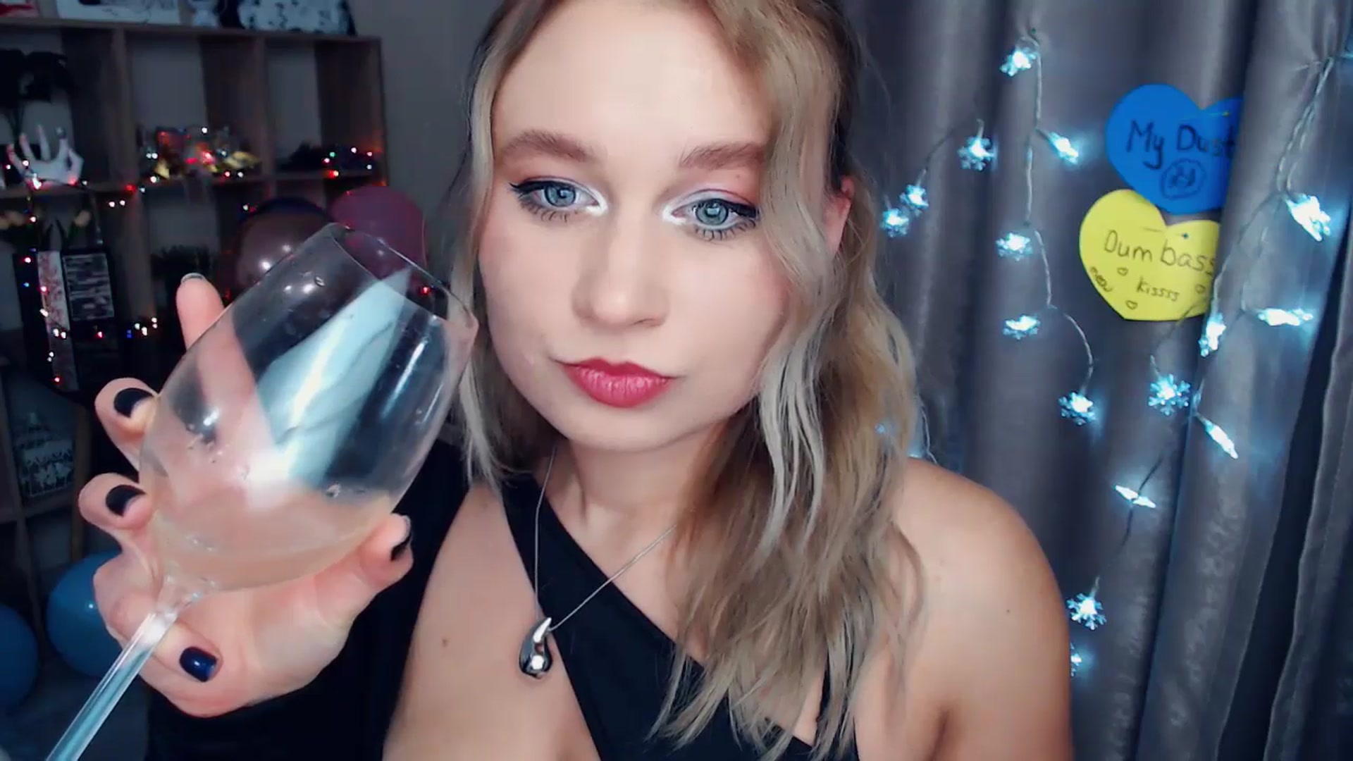 Gallery image thumbnail from Kukla_kolduna's myfreecams stream on, 12/31/2025, 23:17 image 5 of 20