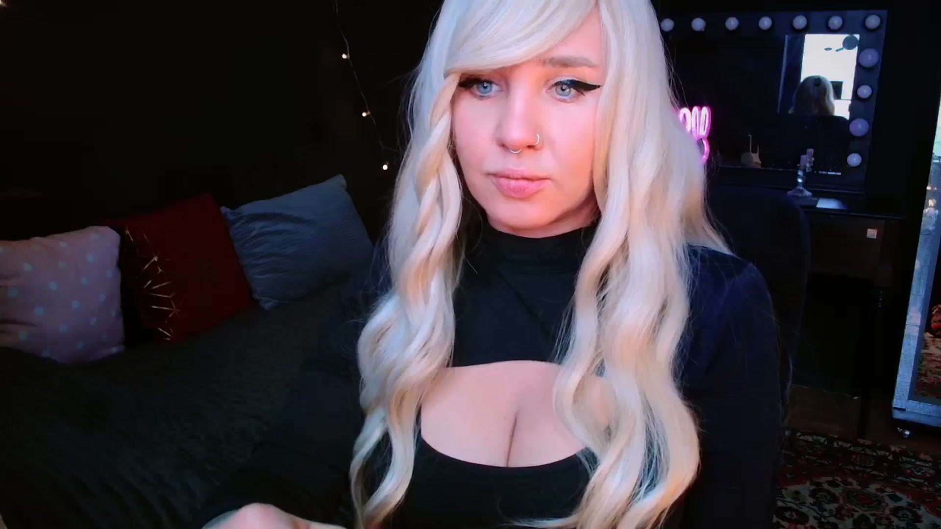 Gallery image thumbnail from KundaLinni's myfreecams stream on, 01/11/2026, 12:34 image 16 of 20