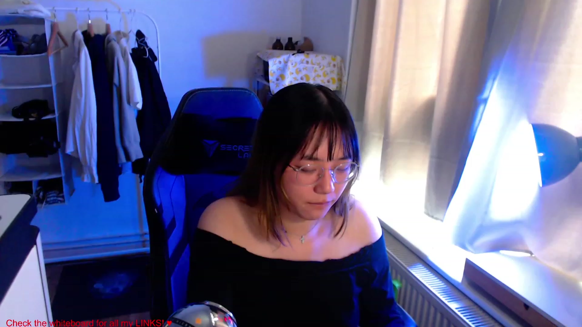 Gallery image thumbnail from Kuromin's myfreecams stream on, 06/20/2023, 13:53 image 15 of 20