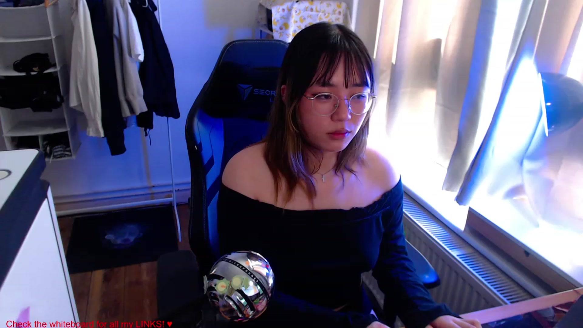 Gallery image thumbnail from Kuromin's myfreecams stream on, 06/20/2023, 15:59 image 12 of 20