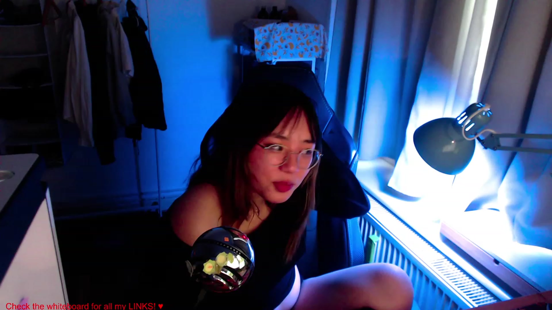 Gallery image thumbnail from Kuromin's myfreecams stream on, 06/20/2023, 19:54 image 12 of 20