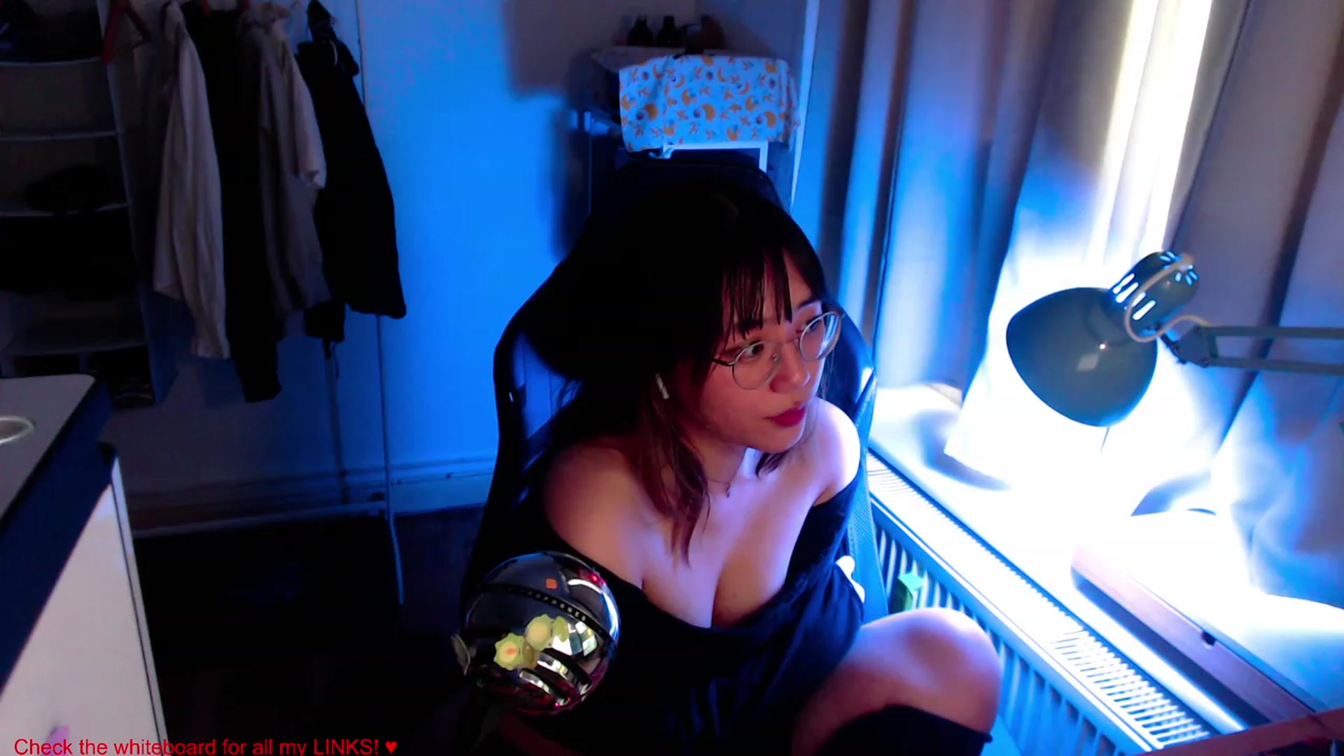 Gallery image thumbnail from Kuromin's myfreecams stream on, 06/20/2023, 19:54 image 7 of 20