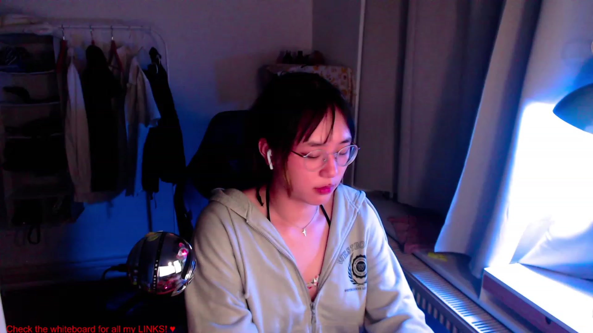Gallery image thumbnail from Kuromin's myfreecams stream on, 06/23/2023, 24:04 image 7 of 20