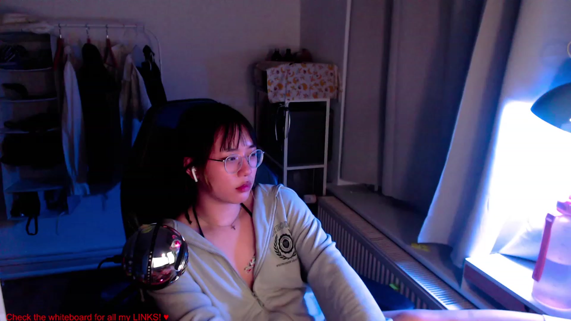 Gallery image thumbnail from Kuromin's myfreecams stream on, 06/23/2023, 24:04 image 16 of 20