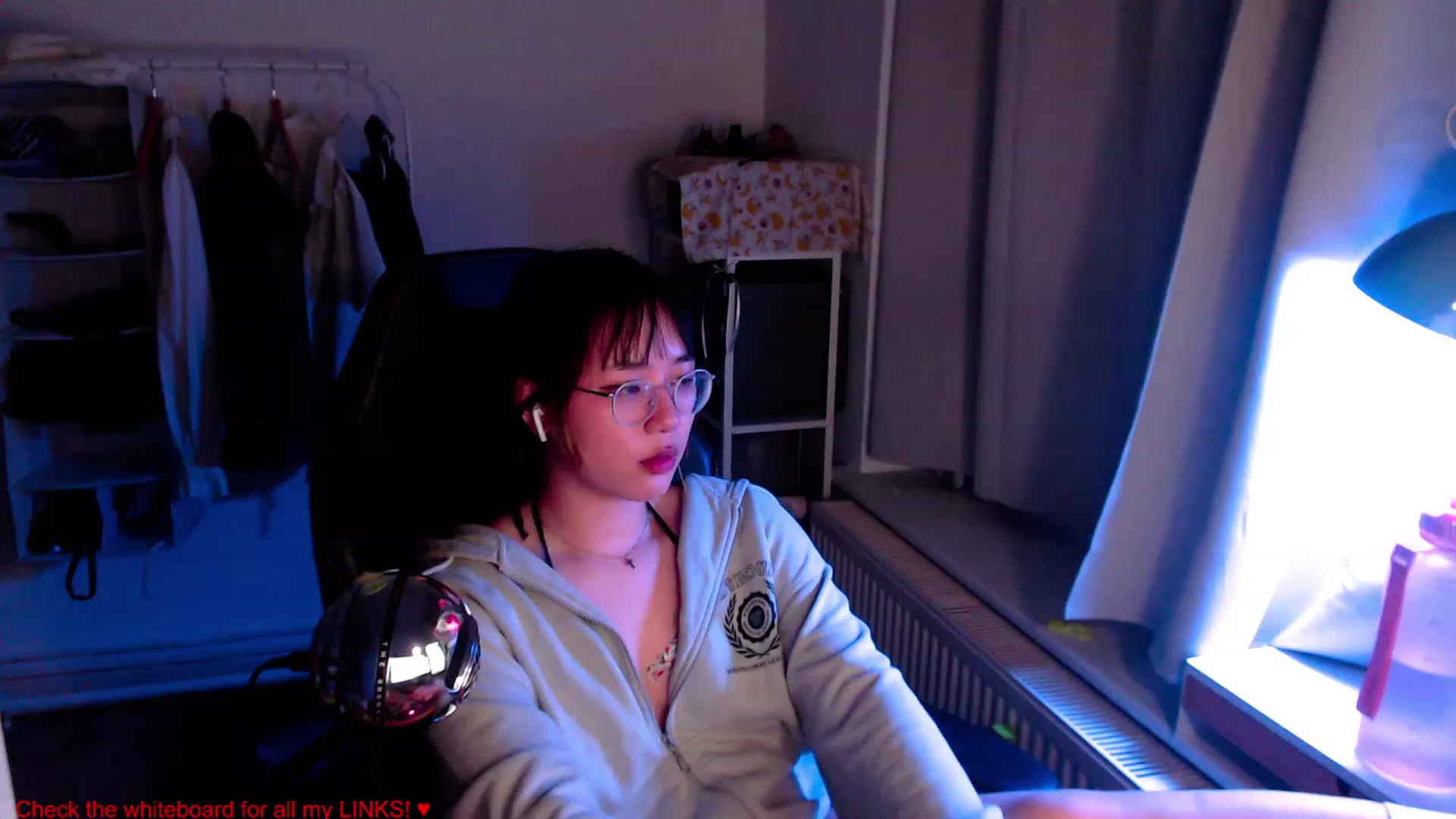 Gallery image thumbnail from Kuromin's myfreecams stream on, 06/23/2023, 24:04 image 17 of 20
