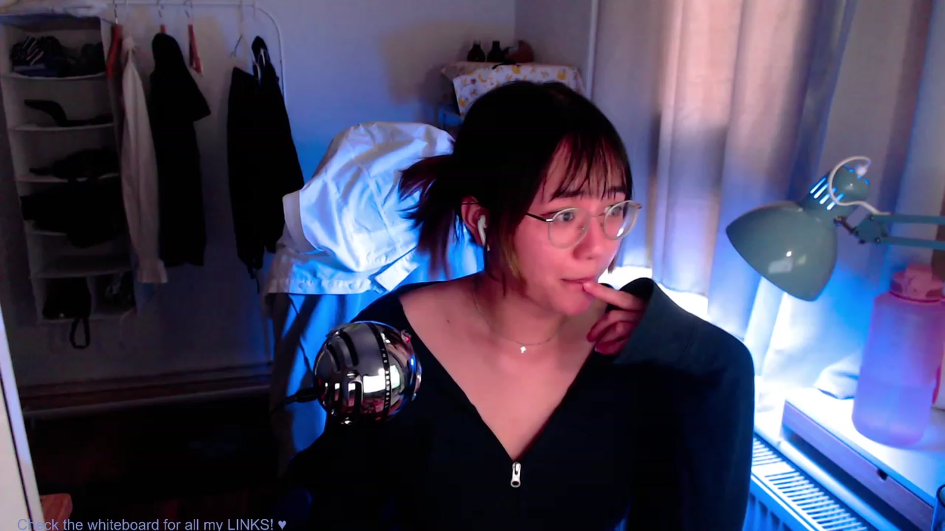 Gallery image thumbnail from Kuromin's myfreecams stream on, 06/24/2023, 07:22 image 17 of 20