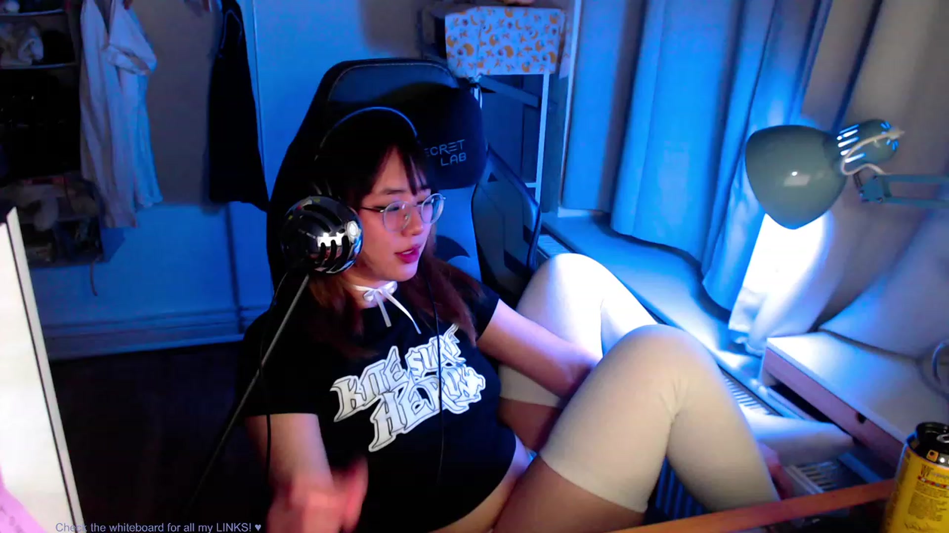 Gallery image thumbnail from Kuromin's myfreecams stream on, 06/28/2023, 21:44 image 17 of 20