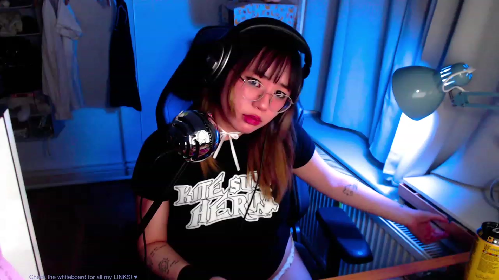 Gallery image thumbnail from Kuromin's myfreecams stream on, 06/28/2023, 21:44 image 13 of 20