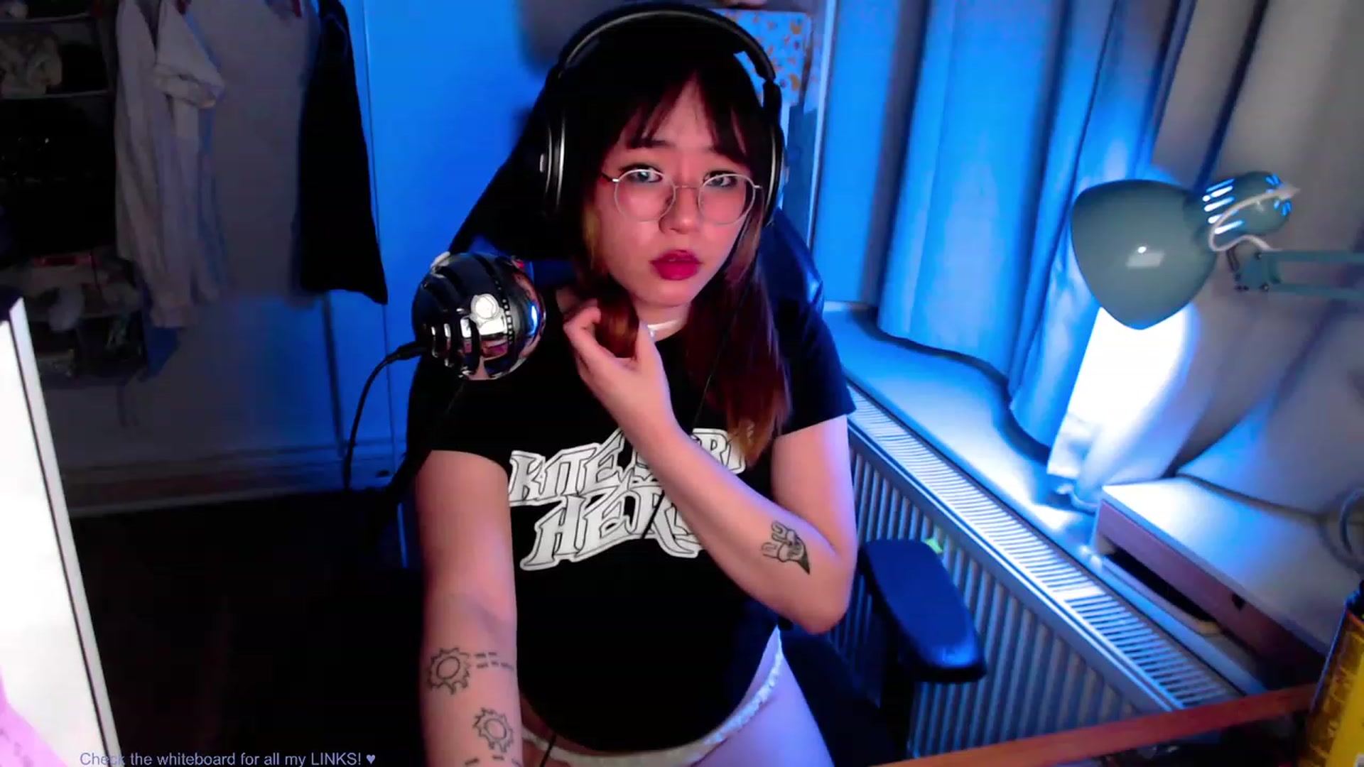 Gallery image thumbnail from Kuromin's myfreecams stream on, 06/28/2023, 21:44 image 3 of 20