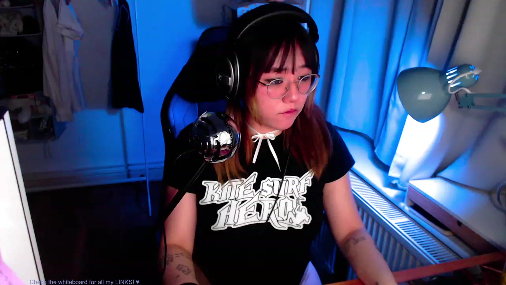 Gallery image thumbnail from Kuromin's myfreecams stream on, 06/28/2023, 21:44 image 6 of 20