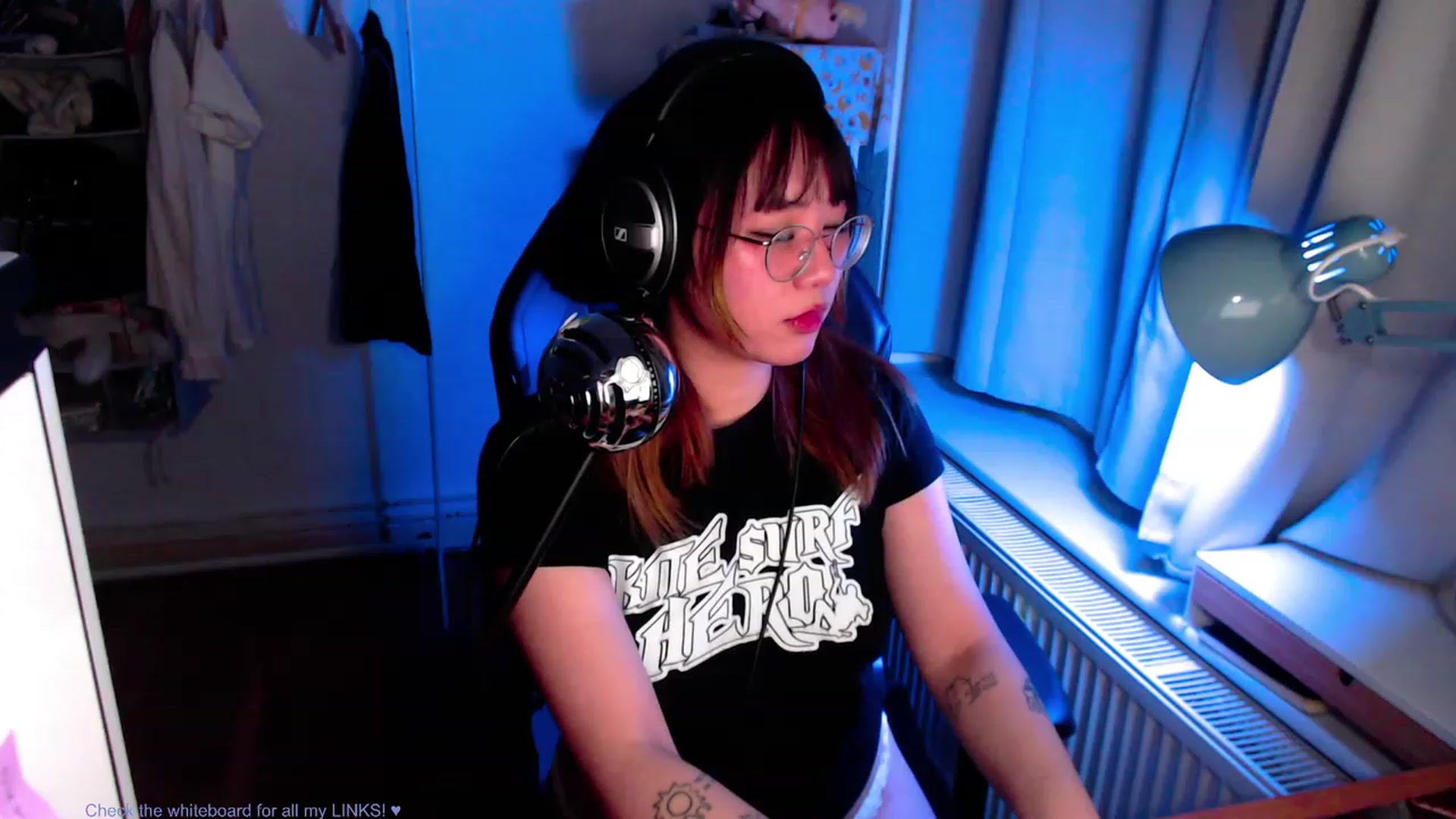 Gallery image thumbnail from Kuromin's myfreecams stream on, 06/28/2023, 23:11 image 3 of 20