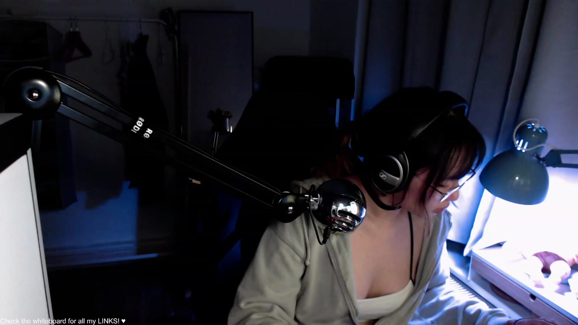 Gallery image thumbnail from Kuromin's myfreecams stream on, 08/03/2023, 02:41 image 16 of 20