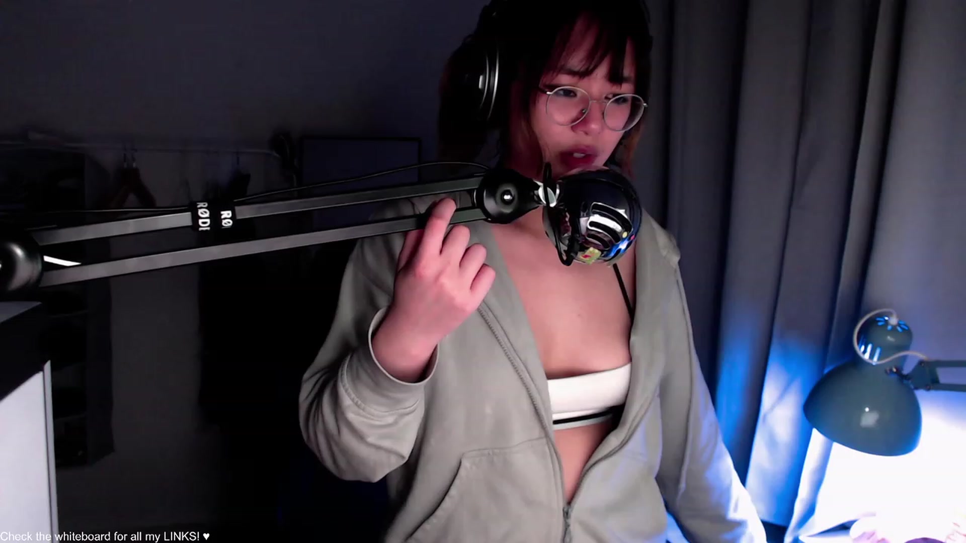 Gallery image thumbnail from Kuromin's myfreecams stream on, 08/03/2023, 02:41 image 13 of 20