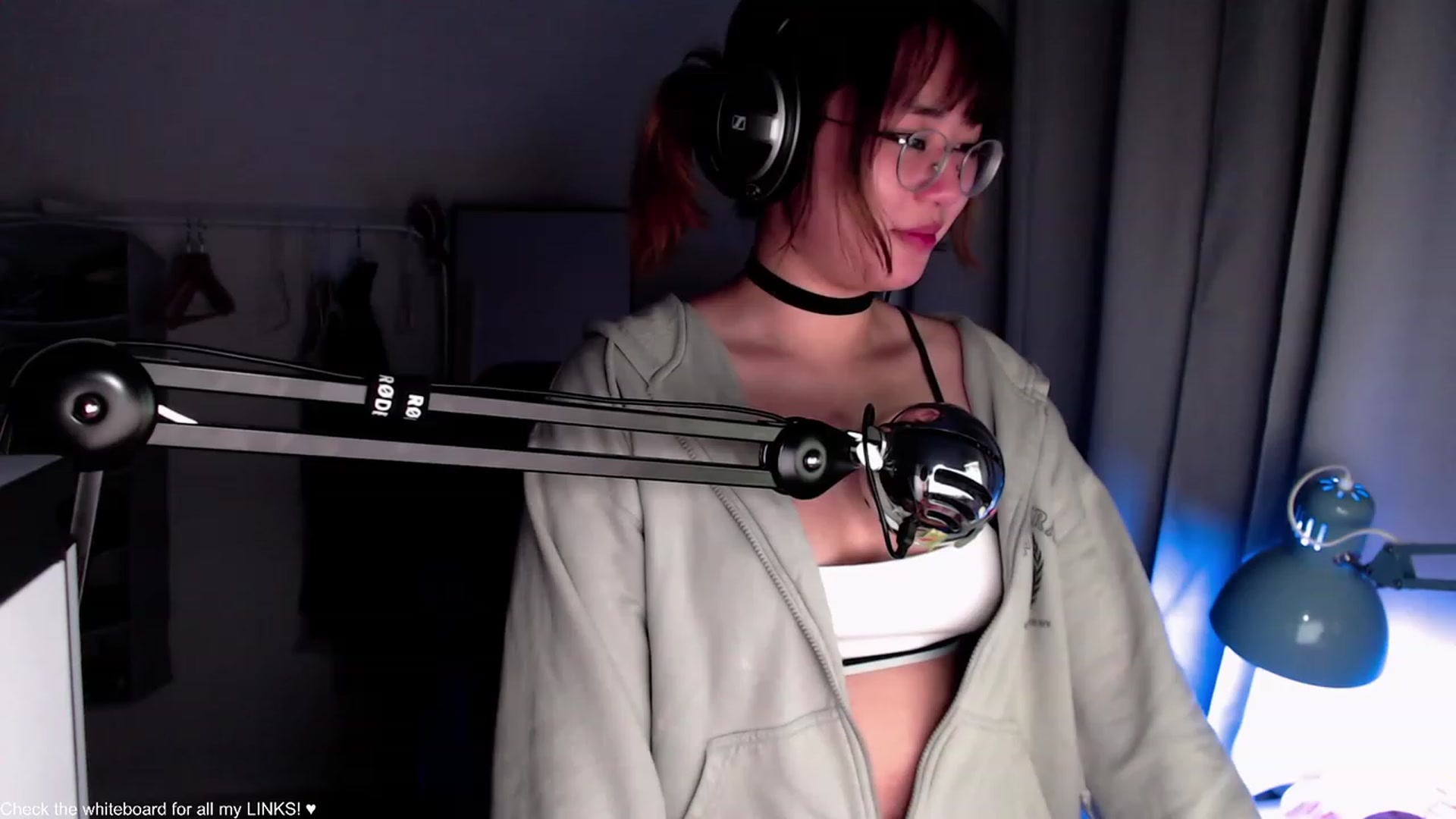 Gallery image thumbnail from Kuromin's myfreecams stream on, 08/03/2023, 02:41 image 15 of 20