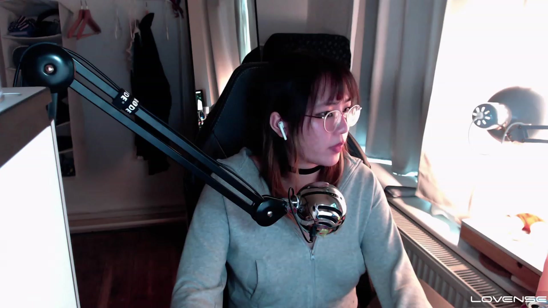 Gallery image thumbnail from Kuromin's myfreecams stream on, 08/03/2023, 16:44 image 15 of 20