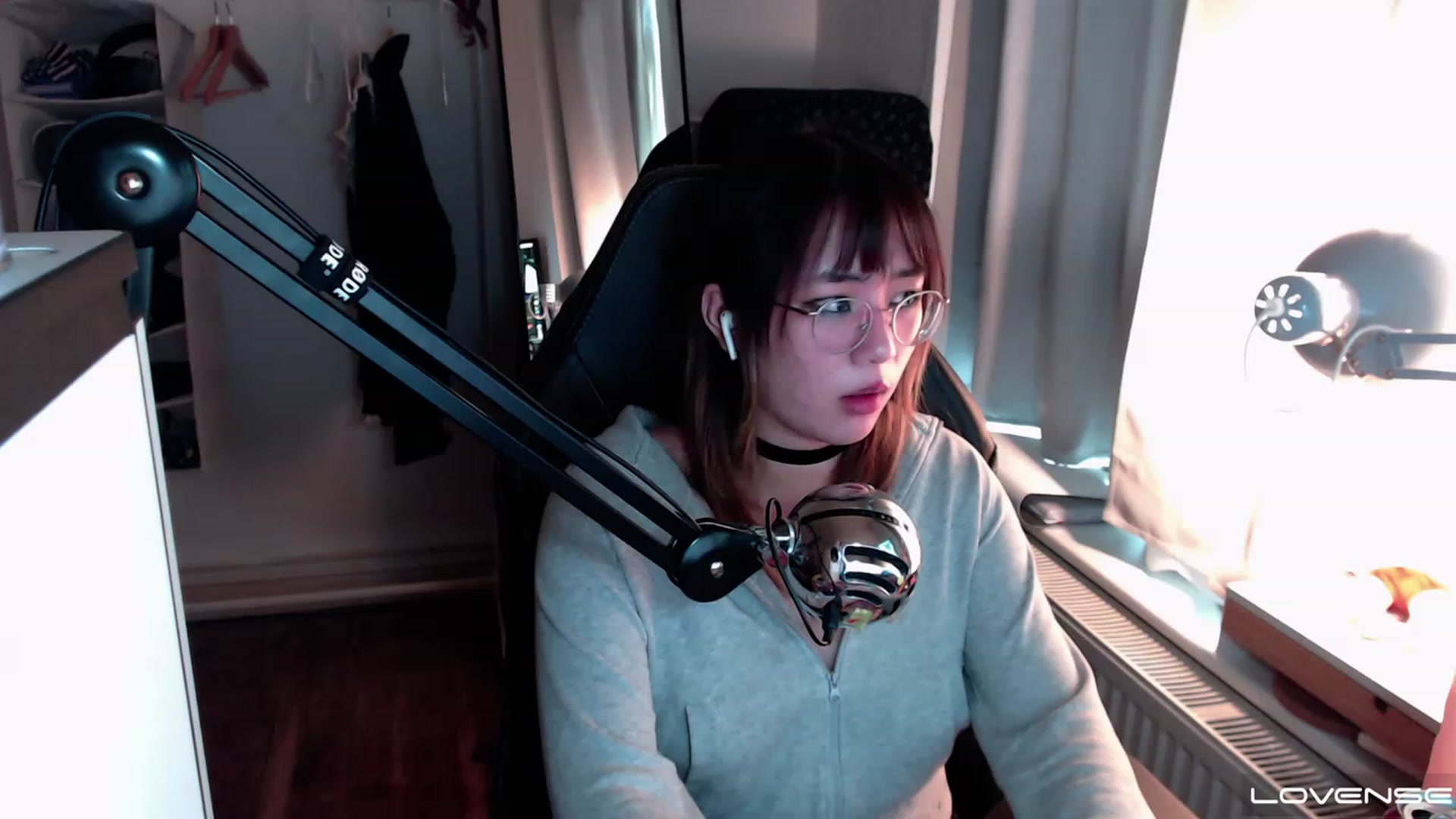 Gallery image thumbnail from Kuromin's myfreecams stream on, 08/03/2023, 16:44 image 14 of 20