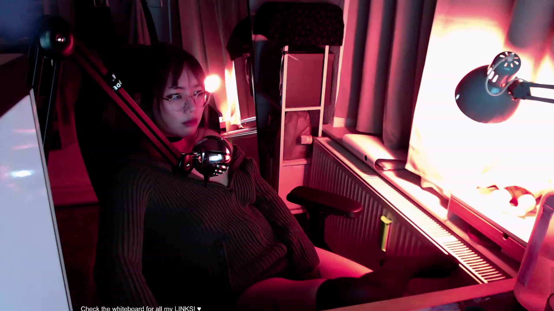 Gallery image thumbnail from Kuromin's myfreecams stream on, 08/03/2023, 20:25 image 12 of 20