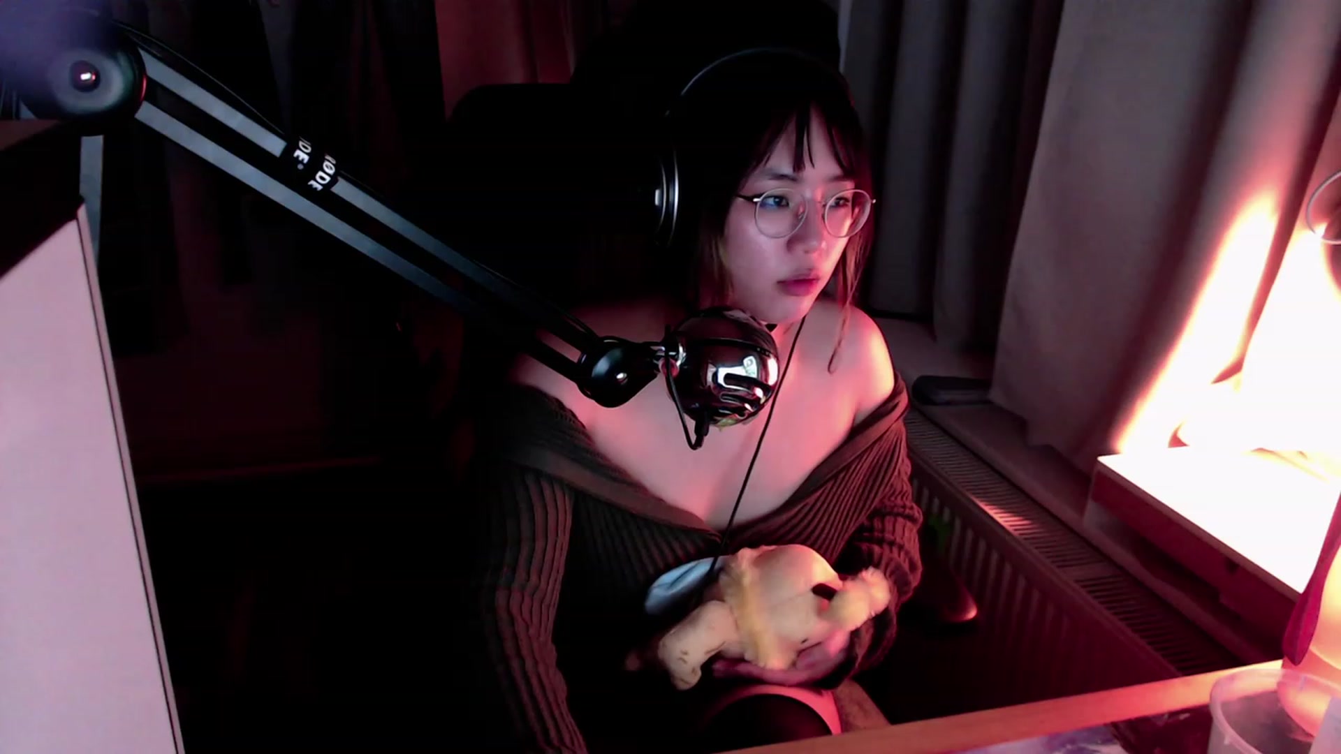 Gallery image thumbnail from Kuromin's myfreecams stream on, 08/04/2023, 01:00 image 13 of 20
