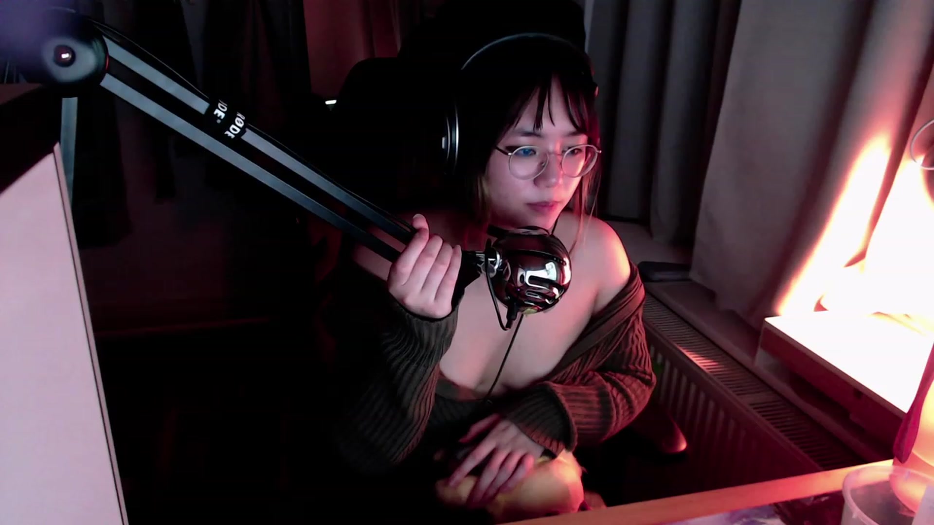 Gallery image thumbnail from Kuromin's myfreecams stream on, 08/04/2023, 01:00 image 11 of 20