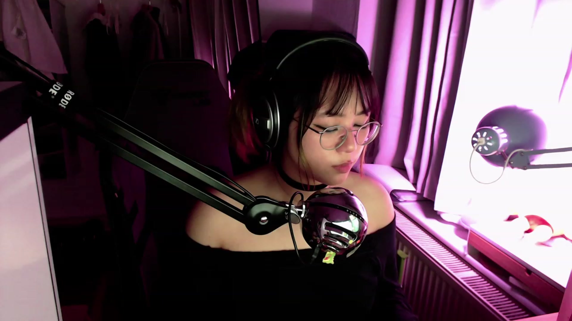 Gallery image thumbnail from Kuromin's myfreecams stream on, 08/05/2023, 21:01 image 17 of 20