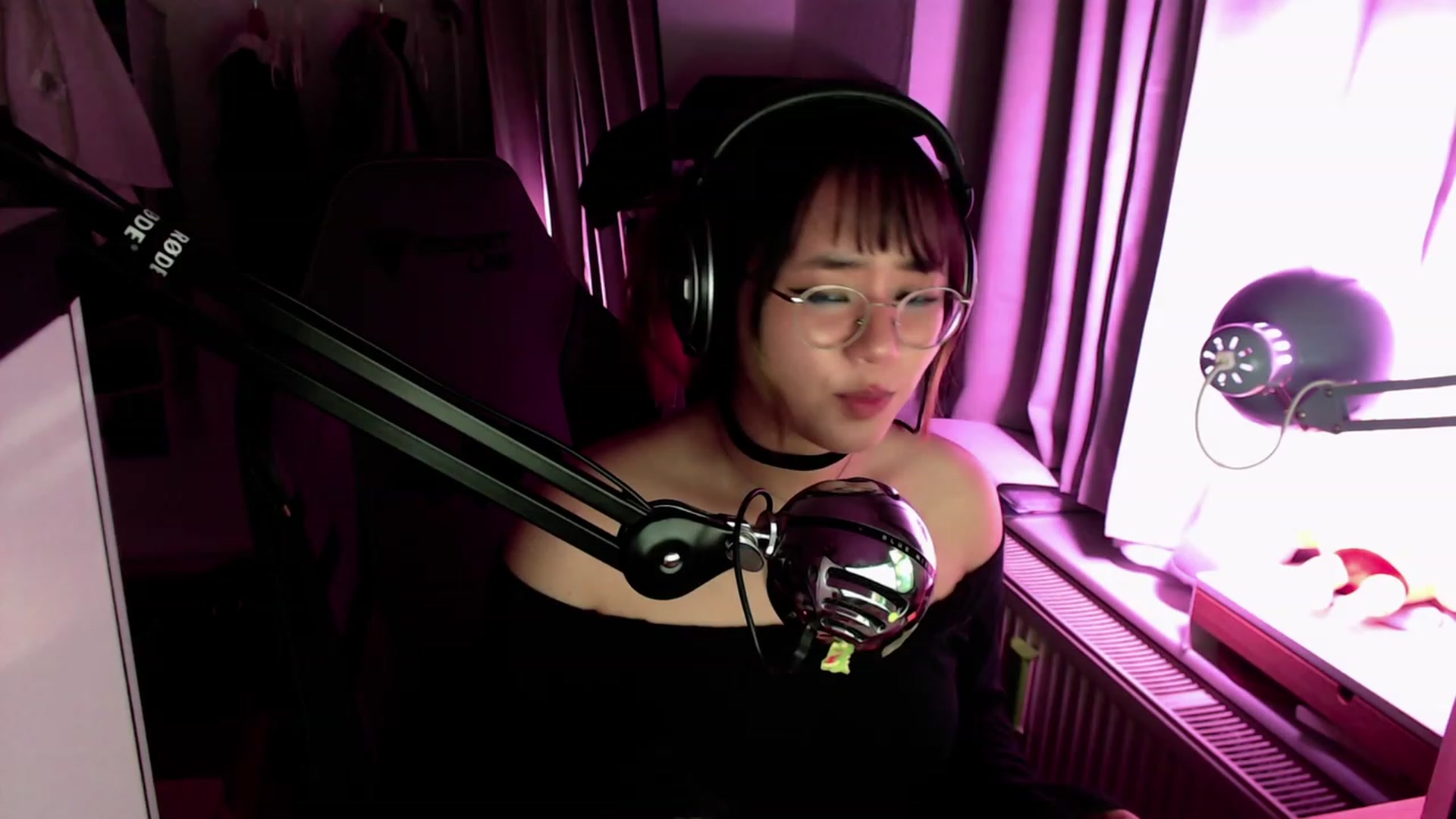 Gallery image thumbnail from Kuromin's myfreecams stream on, 08/05/2023, 21:01 image 16 of 20