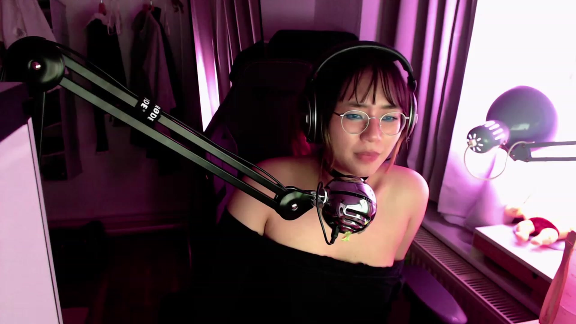 Gallery image thumbnail from Kuromin's myfreecams stream on, 08/06/2023, 01:58 image 5 of 20