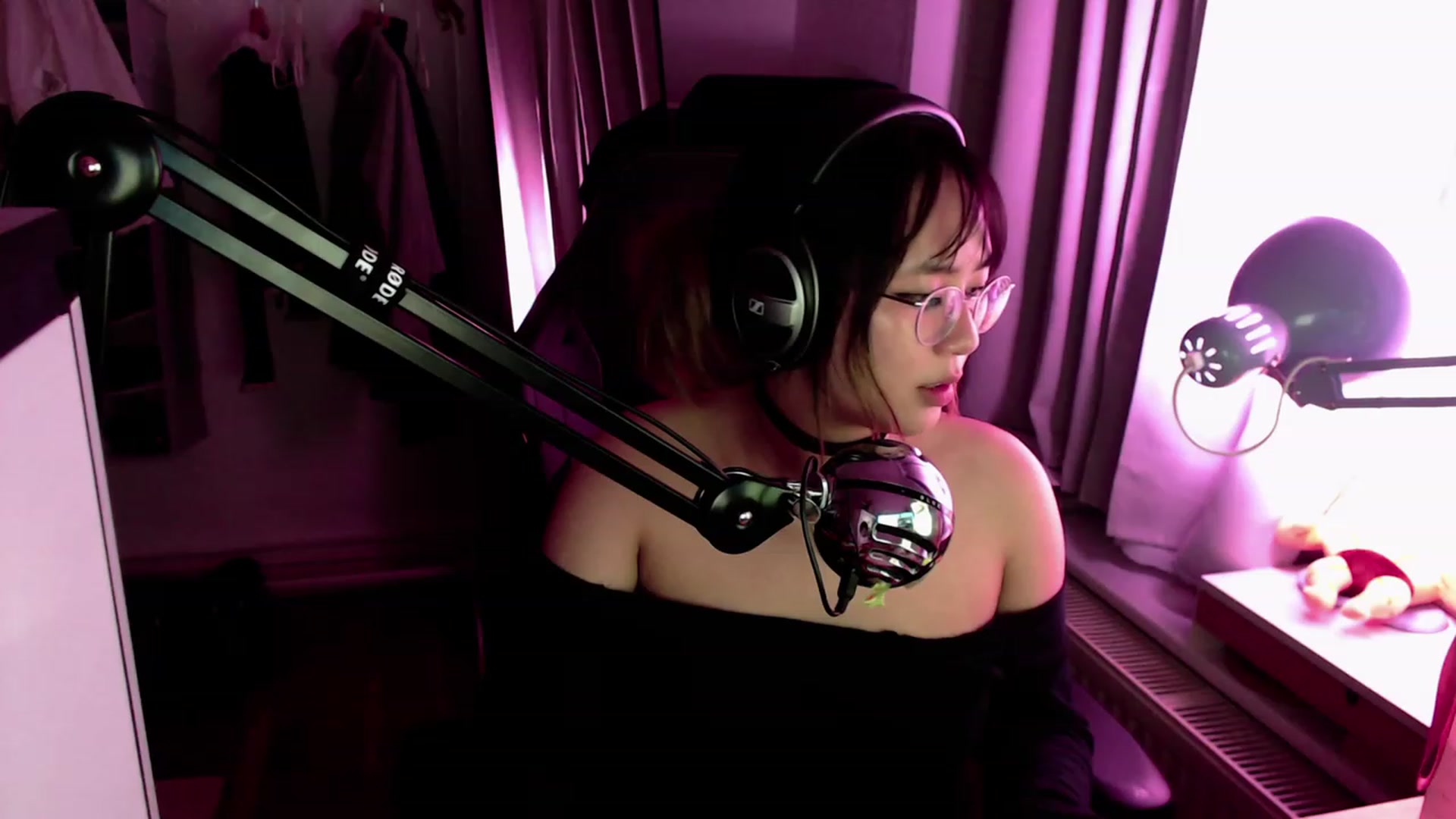 Gallery image thumbnail from Kuromin's myfreecams stream on, 08/06/2023, 01:58 image 11 of 20