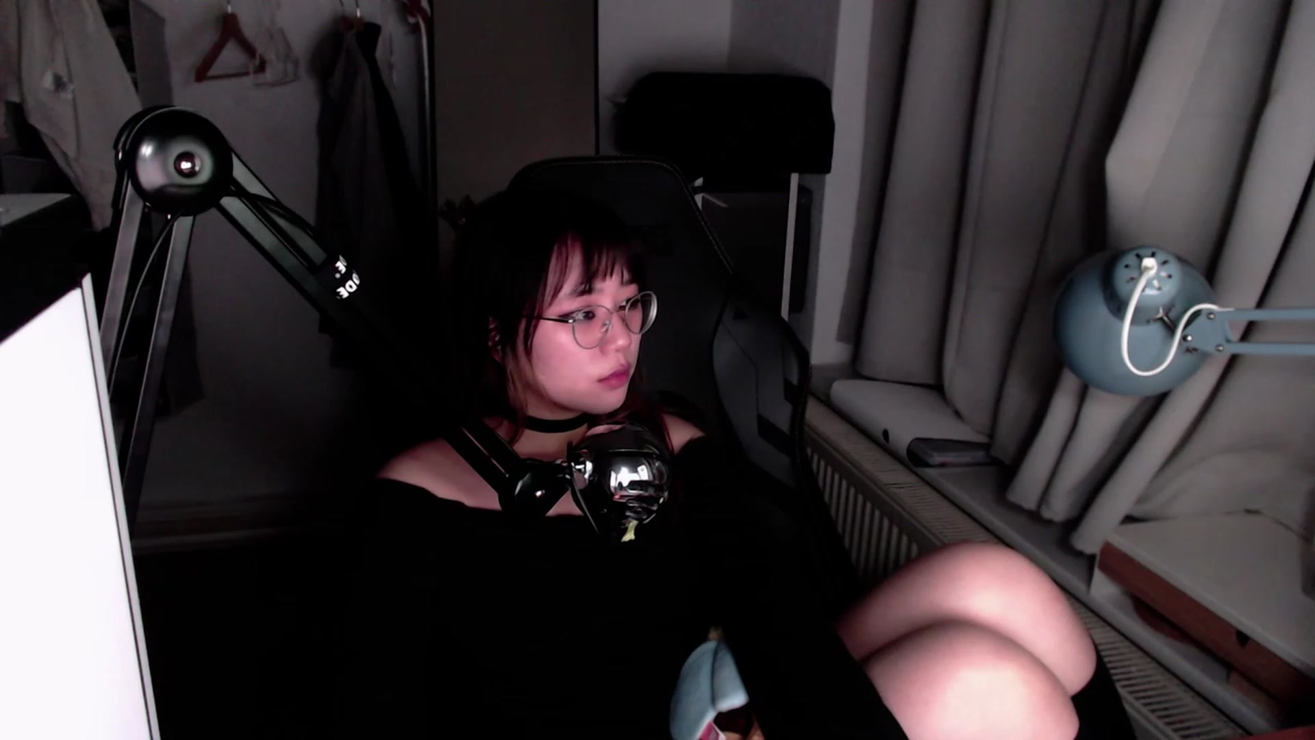 Gallery image thumbnail from Kuromin's myfreecams stream on, 08/07/2023, 20:52 image 12 of 20