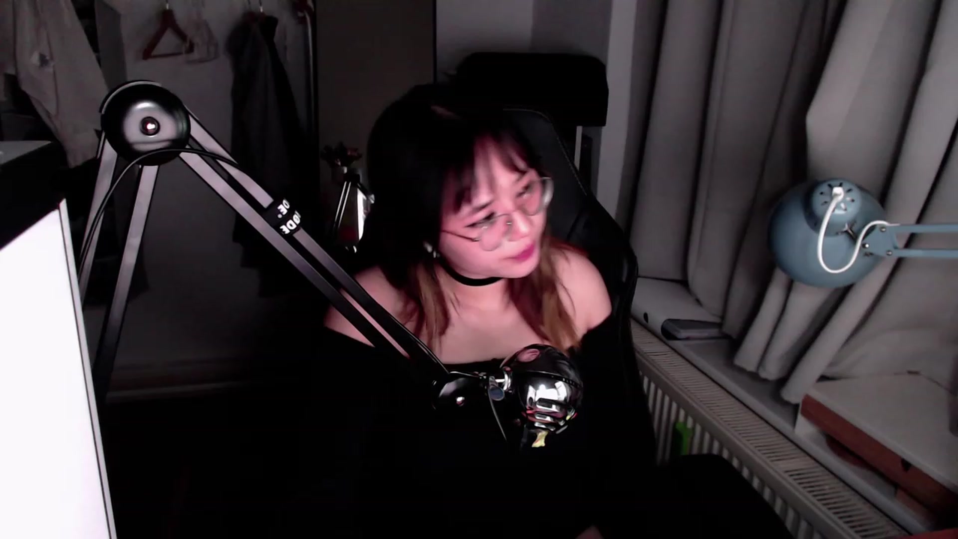 Gallery image thumbnail from Kuromin's myfreecams stream on, 08/07/2023, 20:52 image 13 of 20