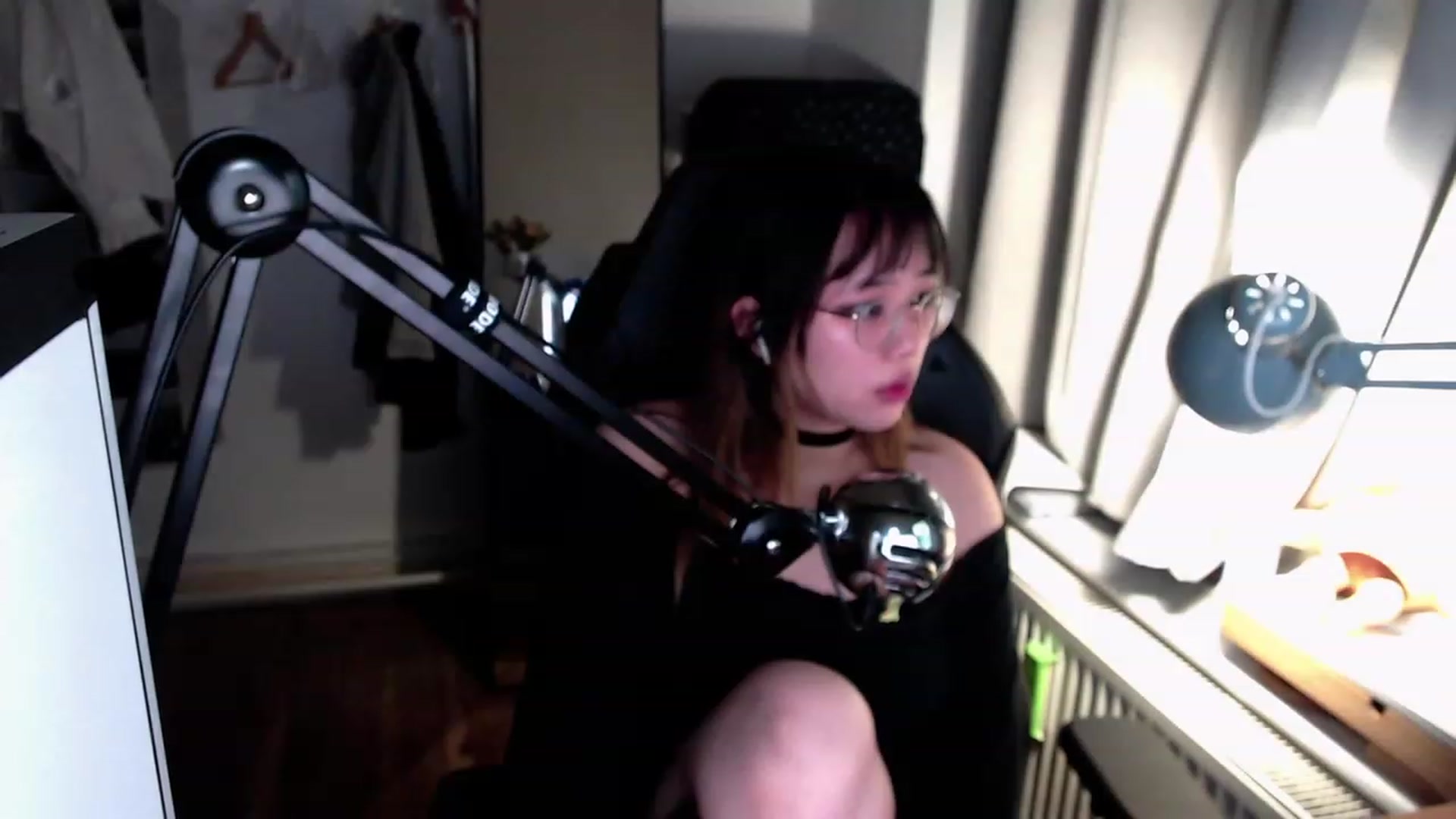 Gallery image thumbnail from Kuromin's myfreecams stream on, 08/07/2023, 20:52 image 9 of 20