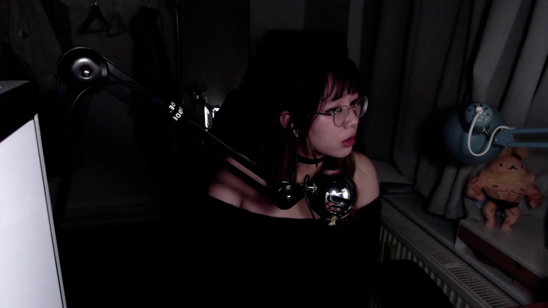 Gallery image thumbnail from Kuromin's myfreecams stream on, 08/07/2023, 20:52 image 15 of 20