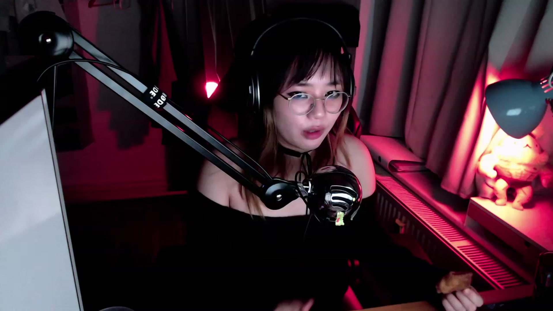 Gallery image thumbnail from Kuromin's myfreecams stream on, 08/08/2023, 02:24 image 15 of 20
