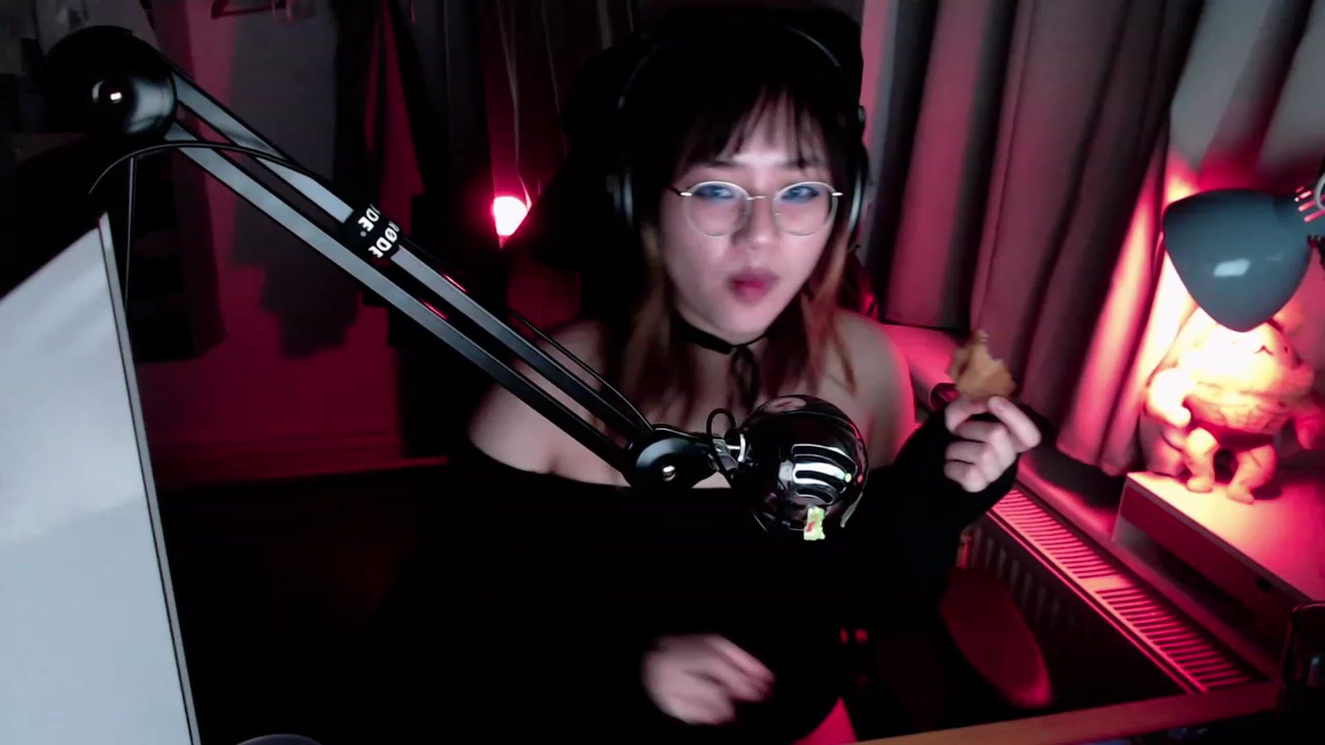 Gallery image thumbnail from Kuromin's myfreecams stream on, 08/08/2023, 02:24 image 16 of 20