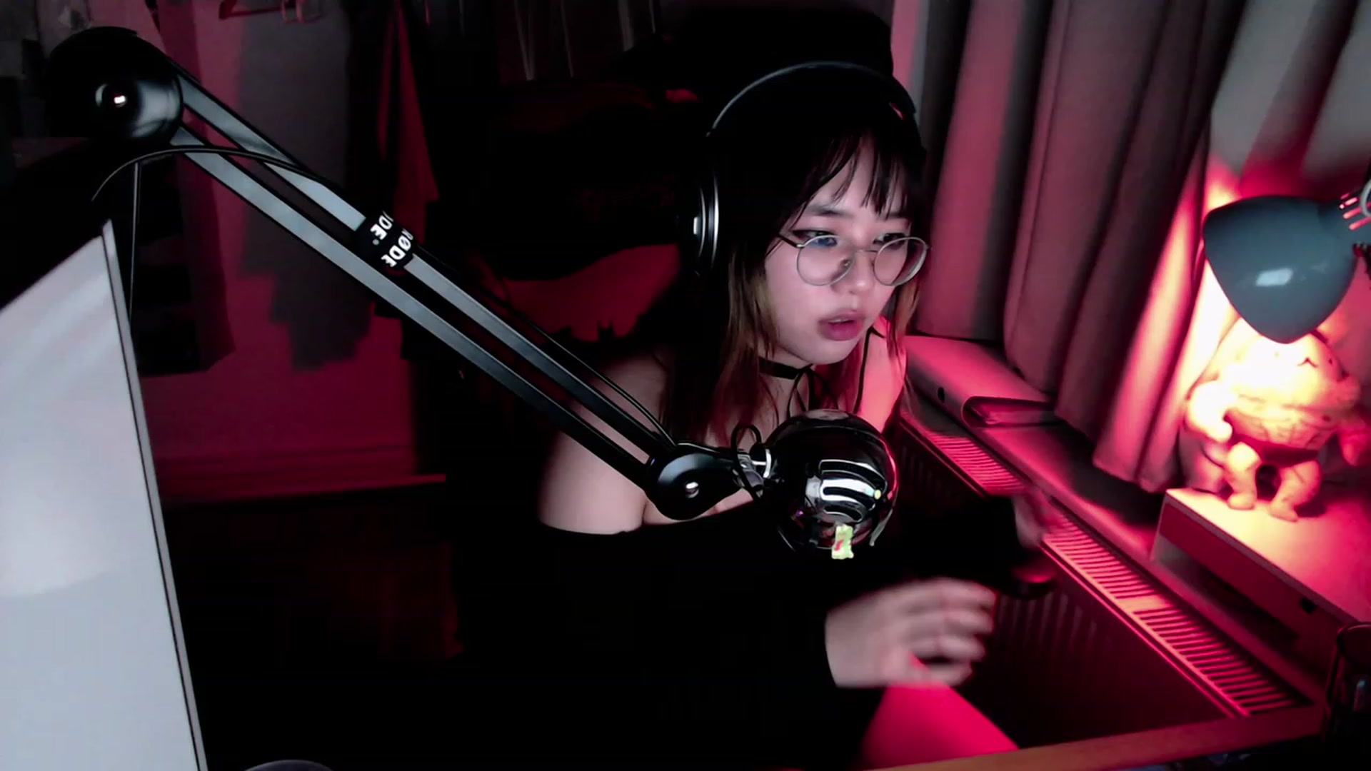 Gallery image thumbnail from Kuromin's myfreecams stream on, 08/08/2023, 02:24 image 13 of 20