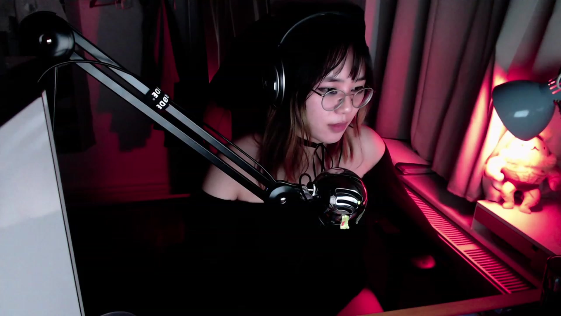 Gallery image thumbnail from Kuromin's myfreecams stream on, 08/08/2023, 02:24 image 14 of 20